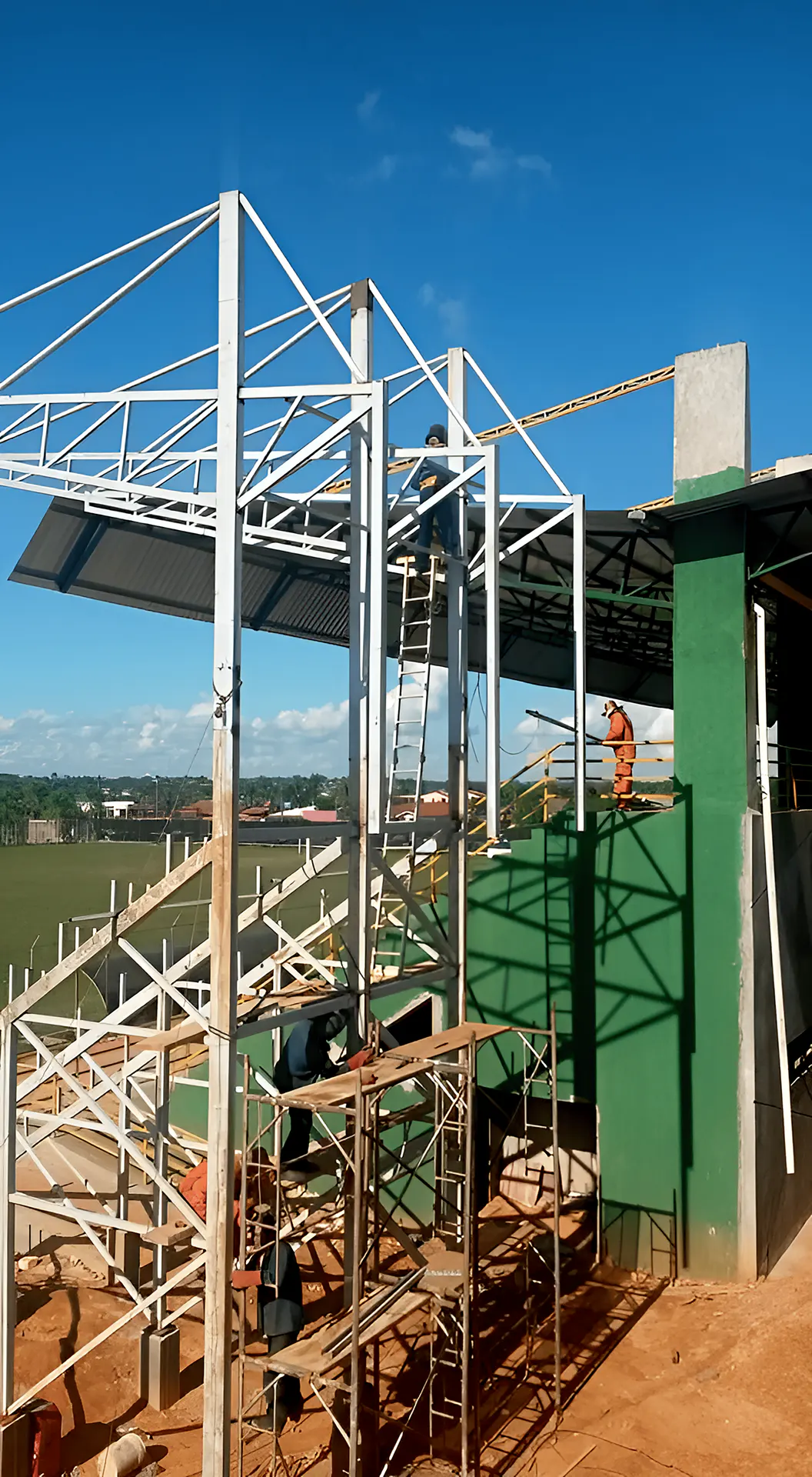 Construcción de cancha de fútbol universidad - 2